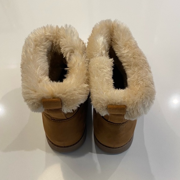 Cat & Jack Girls Faux Suede boots size 5 - Picture 2 of 8